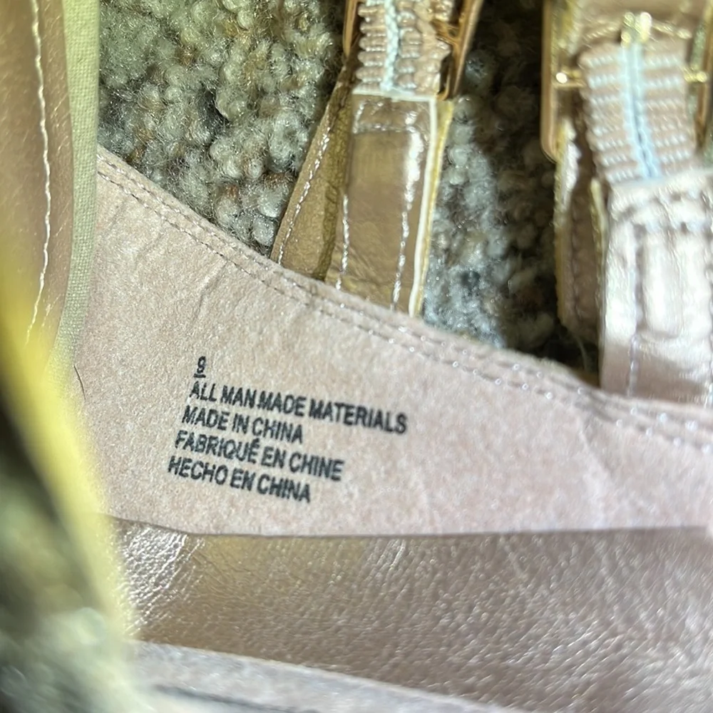 Reaction Kenneth Cole Sandals size 9 Strappy Gladiator Tan and Gold Tone - Picture 16 of 16